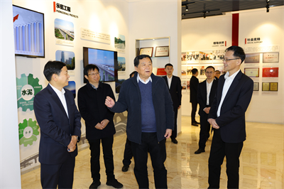 2023年2月，中國水泥協(xié)會會長高登榜來紅獅集團調(diào)研指導